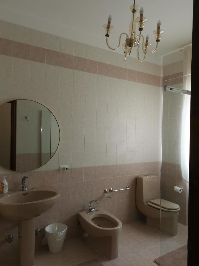 Villa Flora Affittacamere Luni Eksteriør bilde