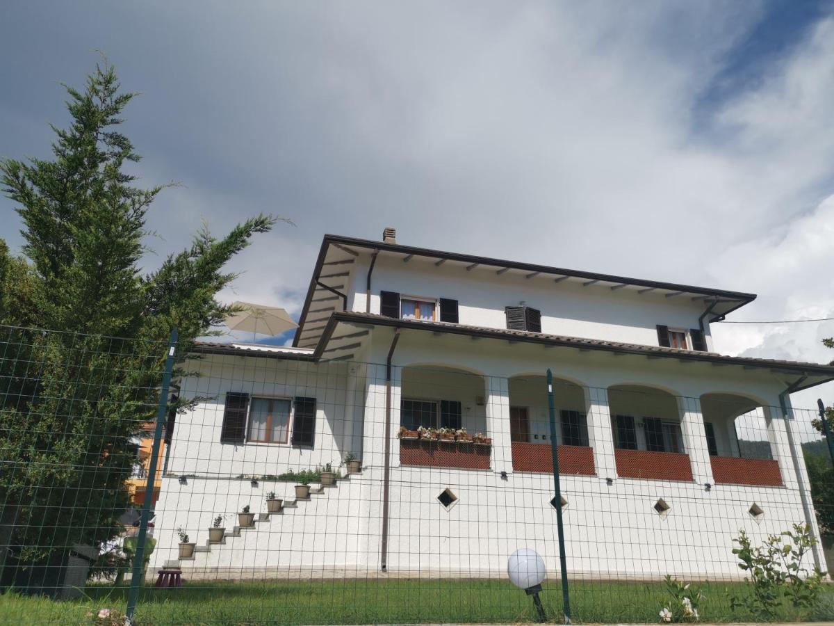 Villa Flora Affittacamere Luni Eksteriør bilde